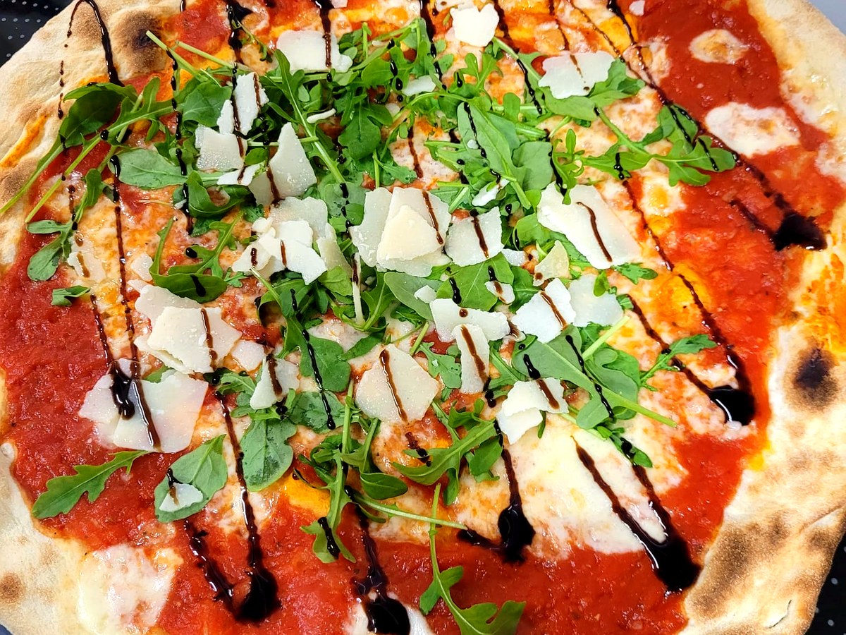 Köstliche Pizza bei Piccola Italia